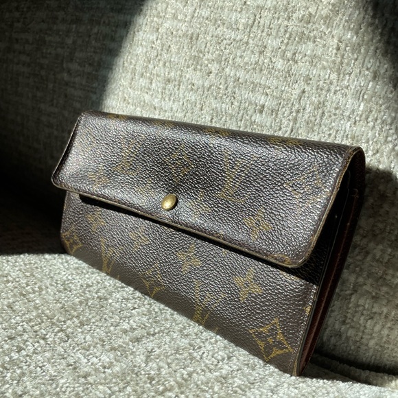 Louis Vuitton Monogram Bifold with Snap Wallet - Picture 2 of 16